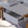 676a9b0164941_escrivaninha_job_cinza_detalhe_gaveta.jpg